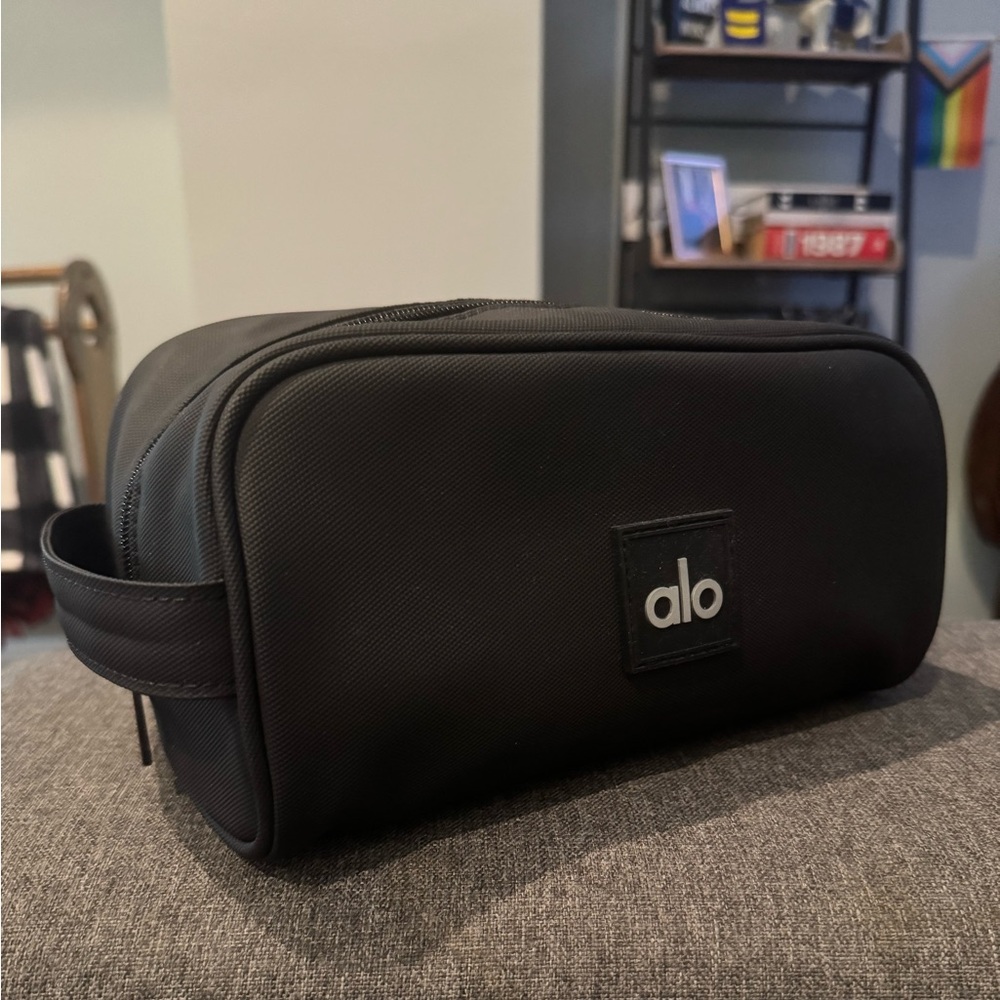 Alo Yoga All In Dopp Kit